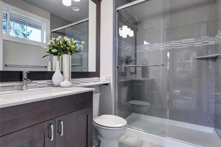 Salle de bain clé en main, Égletons